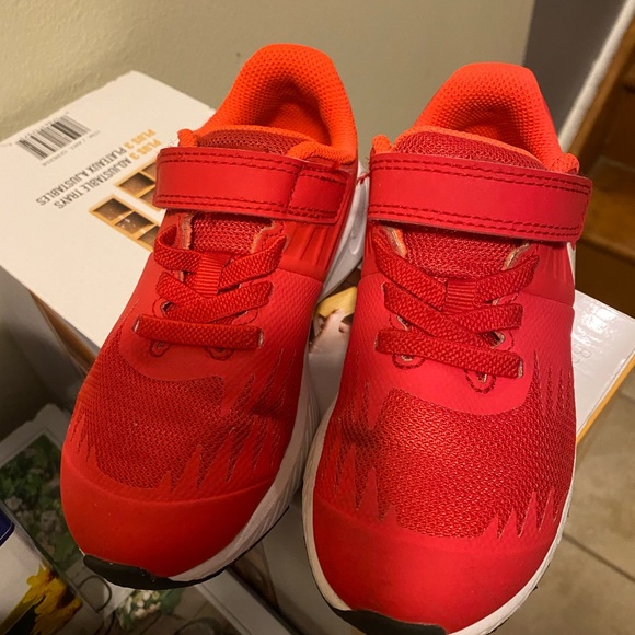 Nike size 10,5 - Picture 3 of 3